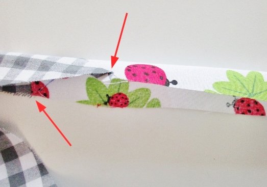 Blog-Inhaltsbild für 'Blüten Applikation aus Stoffresten nähen Upcycling Projekt: Blumen Applis für Kissen, Pullis oder Taschen im Origami Style'